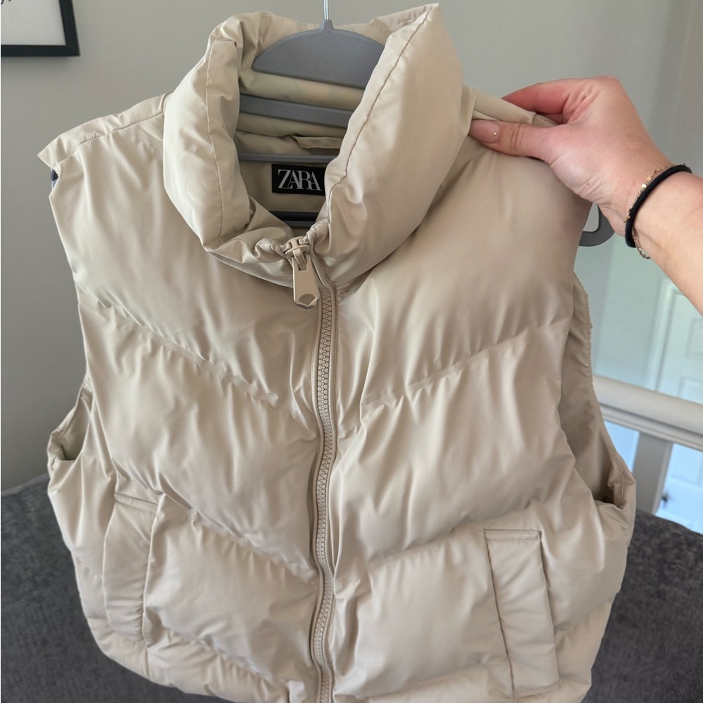 Zara Women's Cream Puffer Vest